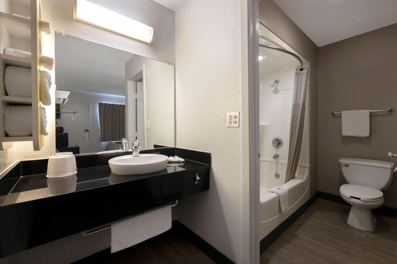 Motel 6-San Antonio, Tx - West Seaworld מראה חיצוני תמונה